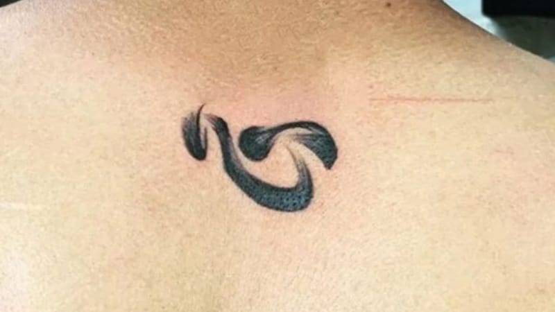 Hình xăm chữ Tâm theo tiếng Trung mô phỏng hình trái tim theo lối tượng hình, qua hàng ngàn năm vẫn giữ nguyên hình dáng