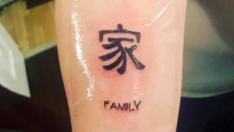 Với nhiều người, xăm “Gia” là lời hứa thầm lặng sẽ luôn gìn giữ hạnh phúc gia đình.