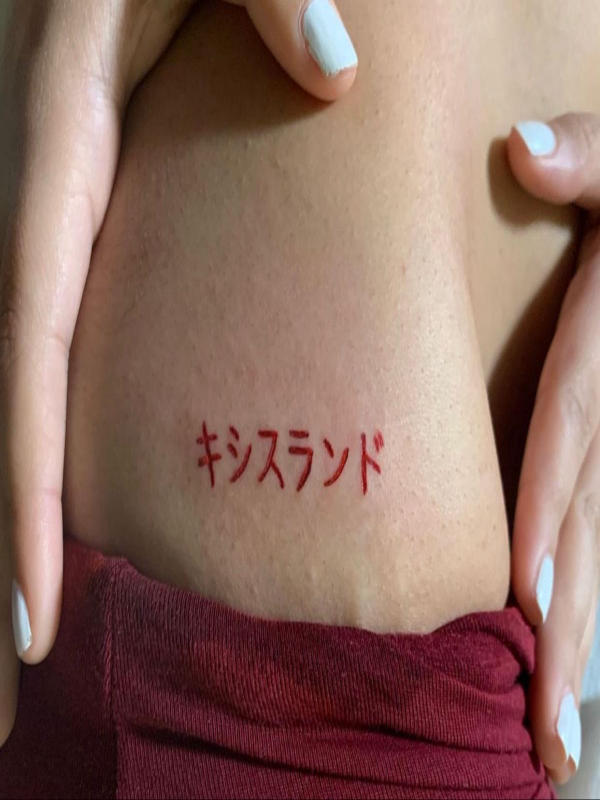 Hình xăm Katakana mang hơi thở hiện đại, phù hợp với cá tính mạnh và phong cách thời thượng