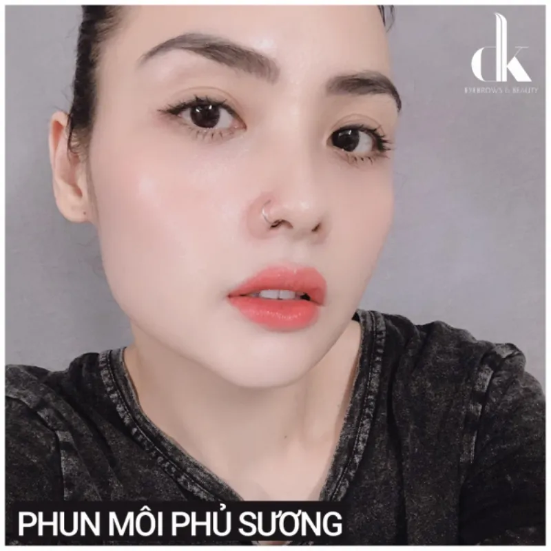 phun m&ocirc;i m&agrave;u đỏ hồng