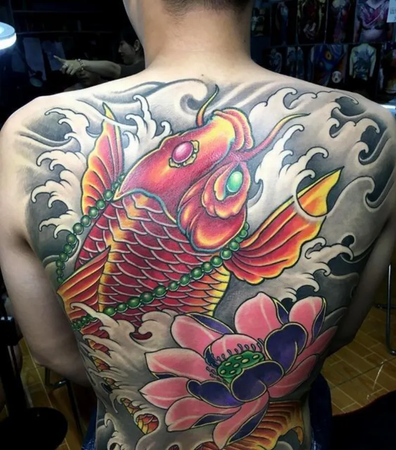 Tattoo cá chép xanh kết hợp hoa mẫu đơn và hoa anh đào