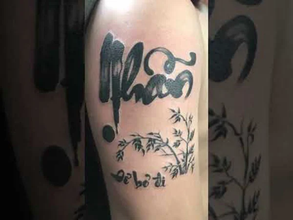 Tranh chữ kết hợp chữ Nhẫn thể hiện hành trình rèn luyện bản thân, sự kiên trì theo đuổi cái đẹp và chân lý