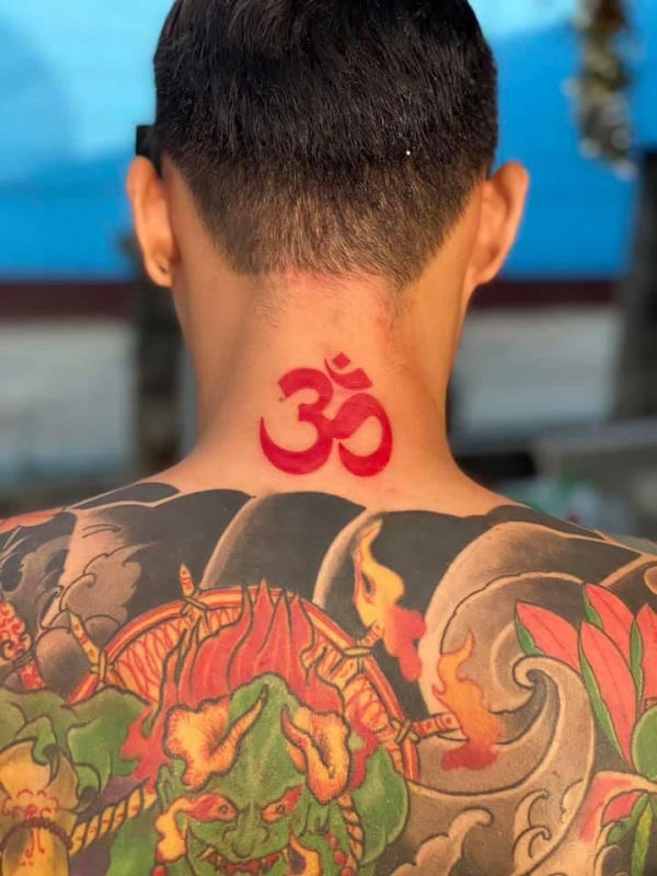 Xăm hình chữ Nhẫn màu đỏ không chỉ mang thông điệp nhẫn nhịn, mà còn thể hiện khí chất quyết liệt, bản lĩnh vững vàng
