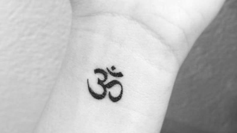 Tattoo chữ Nhẫn đang trở thành xu hướng được yêu thích nhờ sự mini tinh tế, dễ thương nhưng vẫn giữ nguyên giá trị triết lý sâu sắc