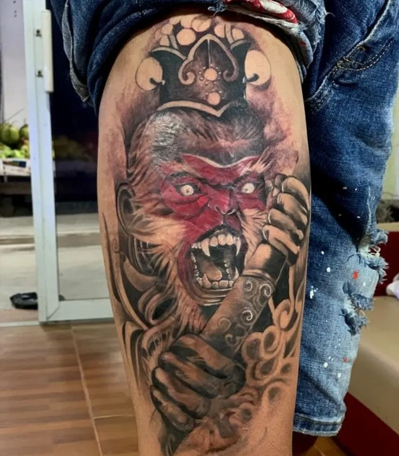 tattoo ngộ không giận dữ ở đùi