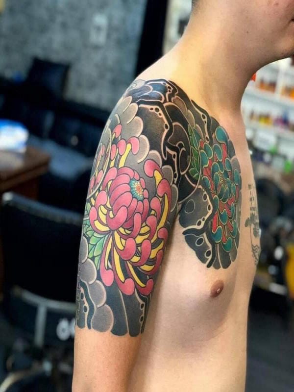 Sức hút mãnh liệt của hoa mẫu đơn đã chinh phục cả những người nghệ sĩ xăm hình lẫn những tâm hồn yêu cái đẹp, Không chỉ biểu hiện cho tình yêu hay cái đẹp, nó còn là bùa hộ mệnh mang lại may mắn, tài lộc
